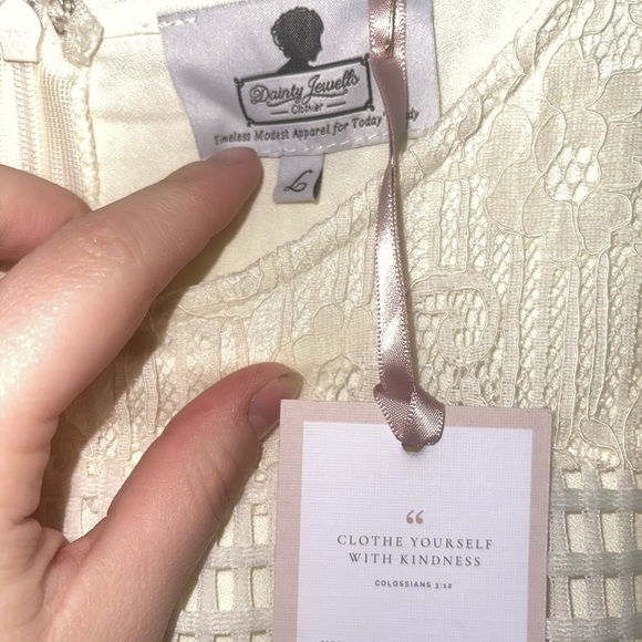 L Dainty jewells dress, NWT - Picture 3 of 4
